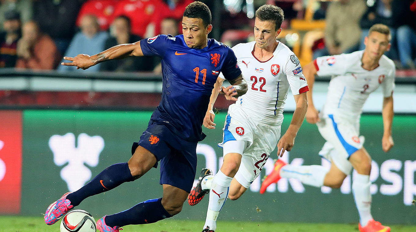Niederlage zum Auftakt der Qualifikation: die Niederlande und Memphis Depay (l.) © AFP