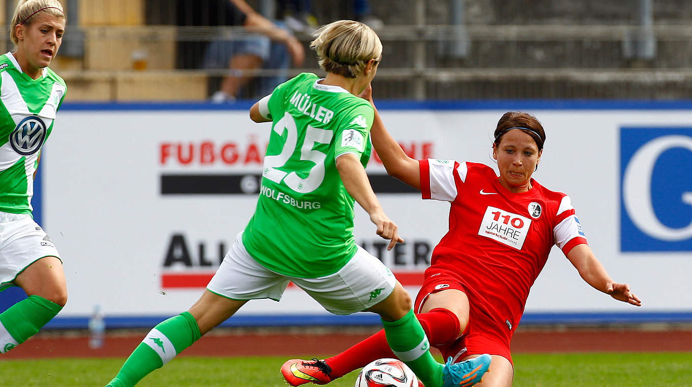 Muss lange pausieren: Freiburgs Mittelfeldspielerin Sylvia Arnold (r.) © 2014 Getty Images