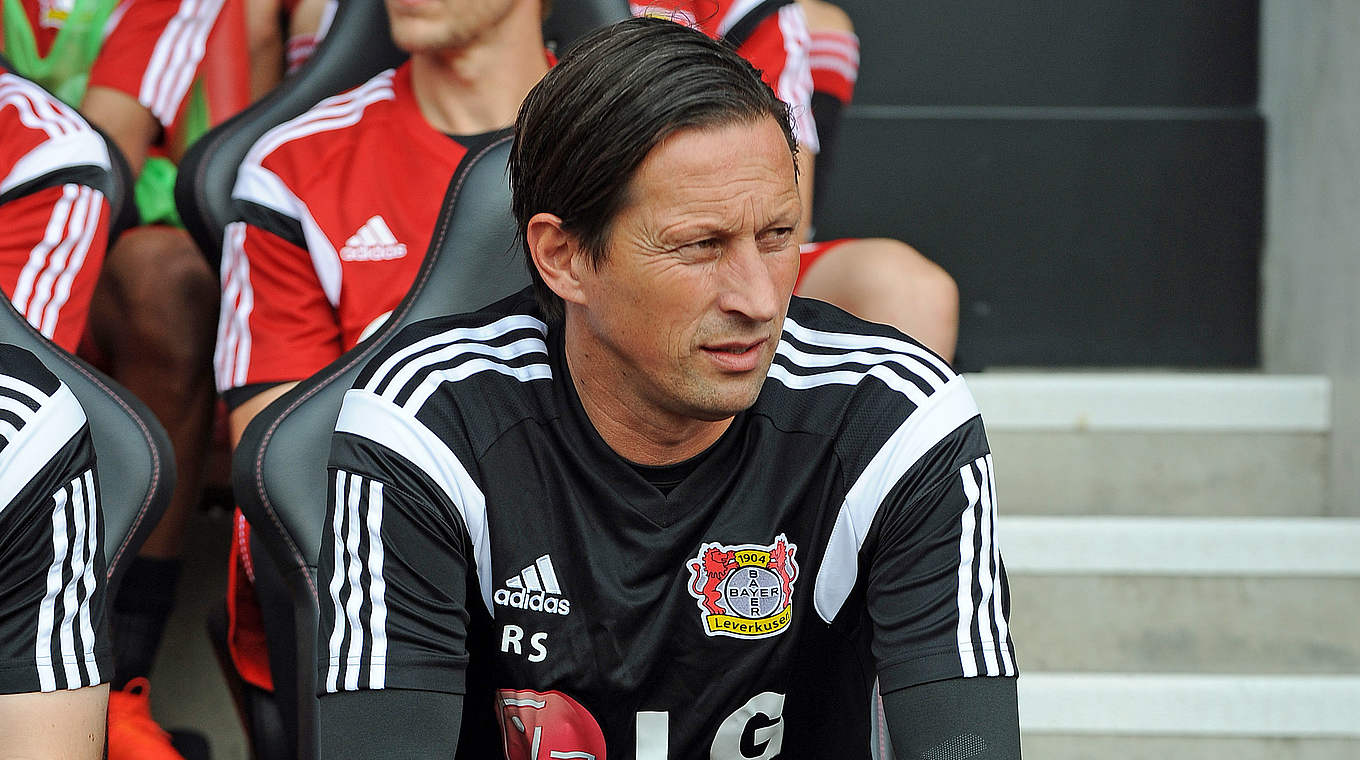 Will mit Bayer an der Spitze bleiben: Trainer Roger Schmidt © 2014 Getty Images