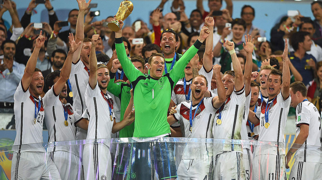 Weltmeister und bester WM-Torwart: Neuer (M.) © 2014 Getty Images