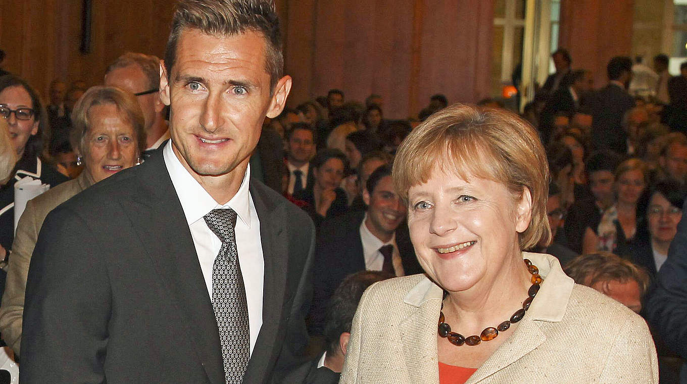 Weltmeister mit Kanzlerin: Klose (l.) und Merkel © imago/Mauersberger