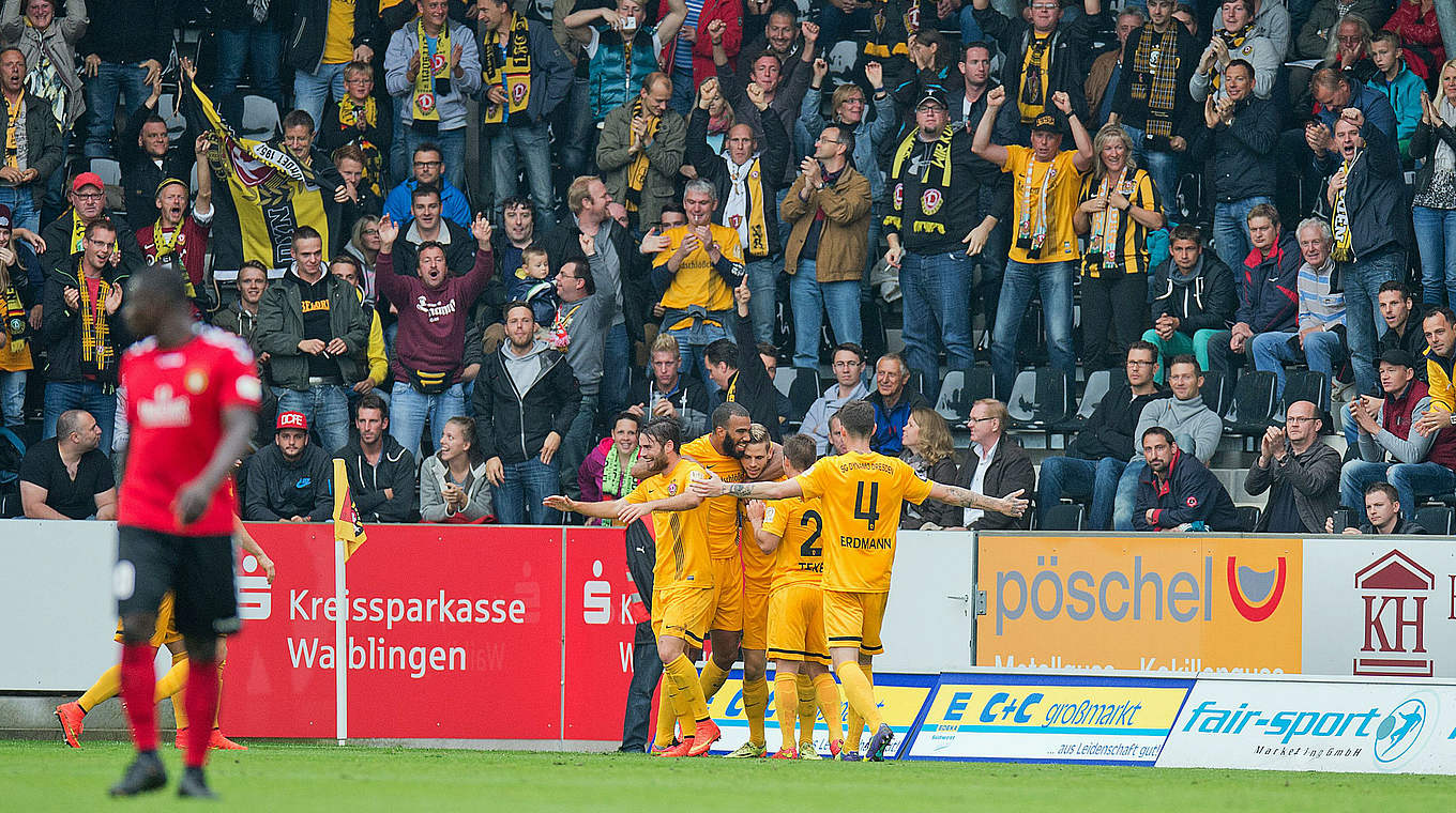 Tabellenführer: Dynamo Dresden © 2014 Getty Images