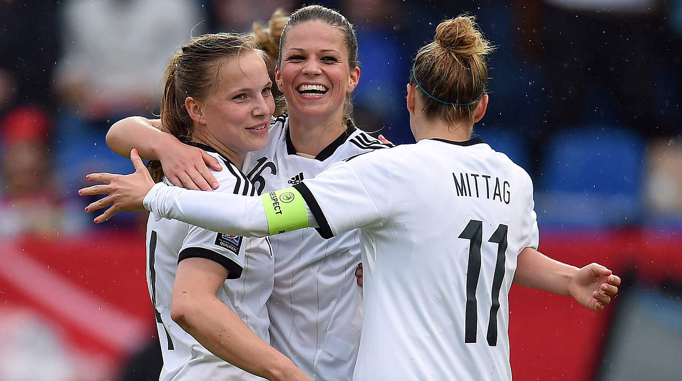 Mit den DFB-Frauen nach Kanada: Melanie Leupolz (M.) © 2014 Getty Images