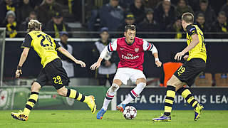 Der Ball ruft: Mesut Özil (M.), hier im Champions-League-Duell gegen den BVB © imago sportfotodienst