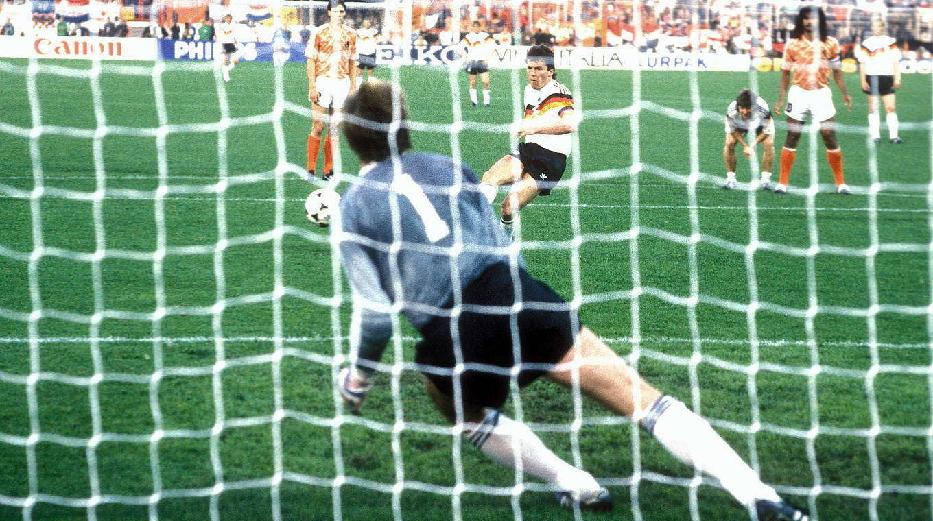 Führung im Halbfinale gegen die Niederlande: Matthäus per Elfmeter © imago sportfotodienst