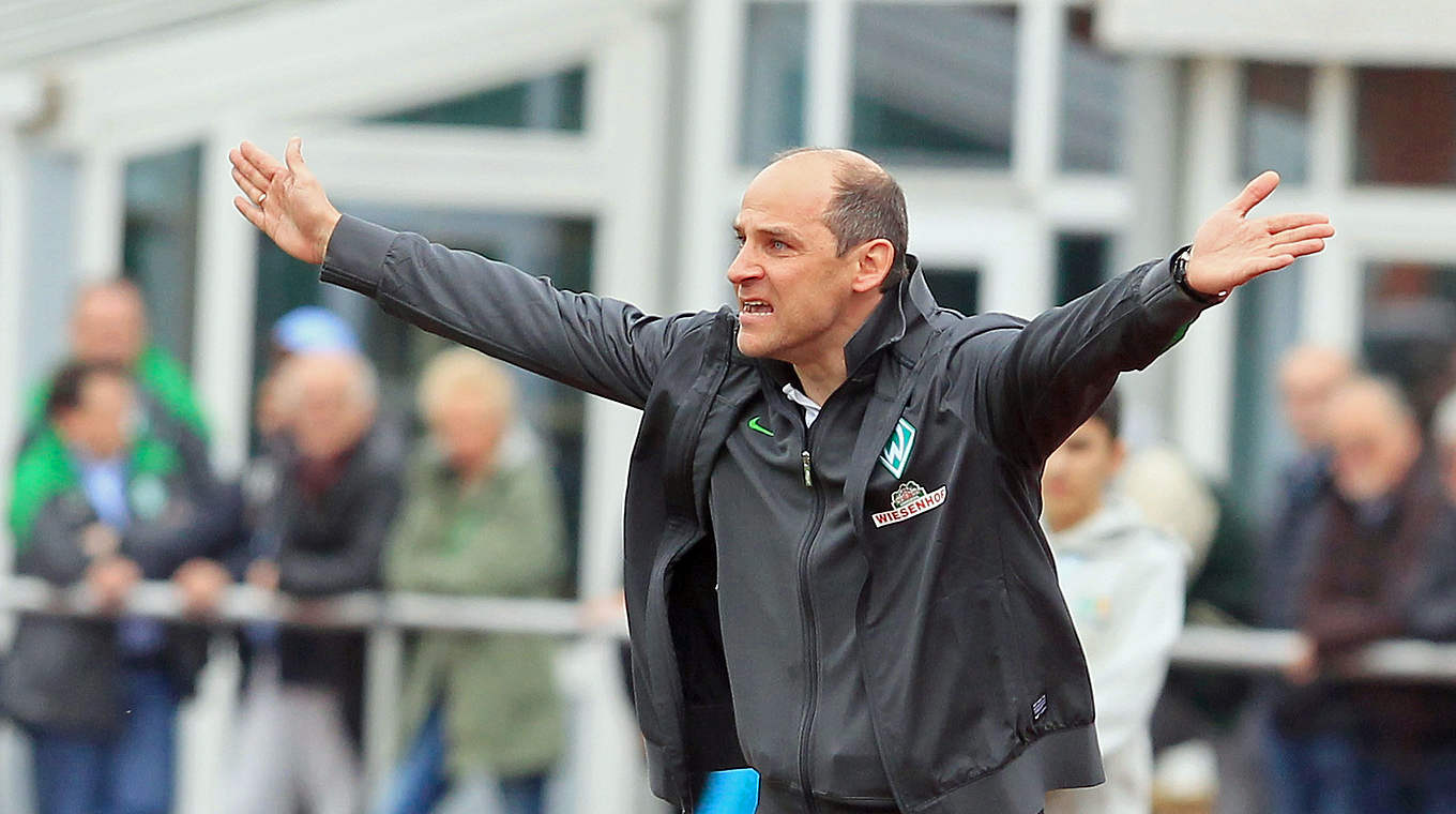 Mit einem Sieg auf Tabellenplatz zwei vorrücken: Werder-Trainer Skripnik © 2014 Getty Images