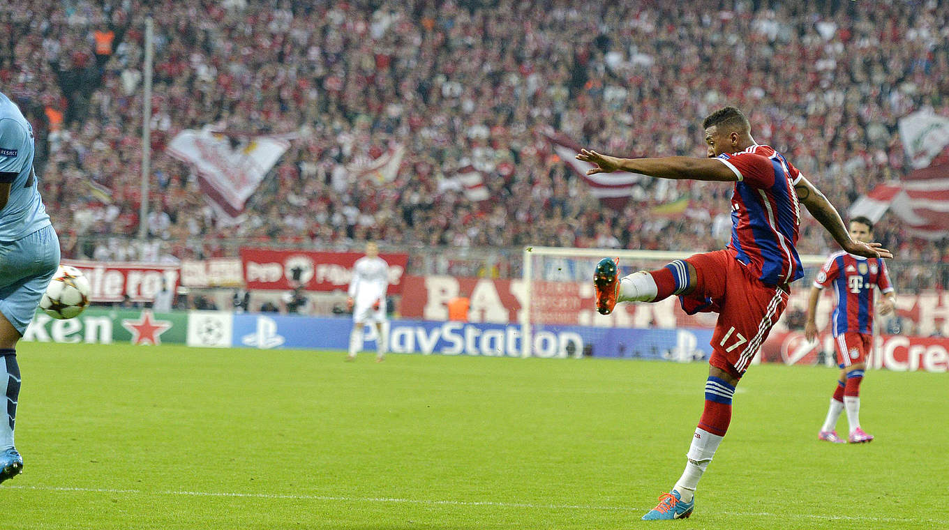 Powering it home: Jerome Boateng (second from right) © imago/MIS