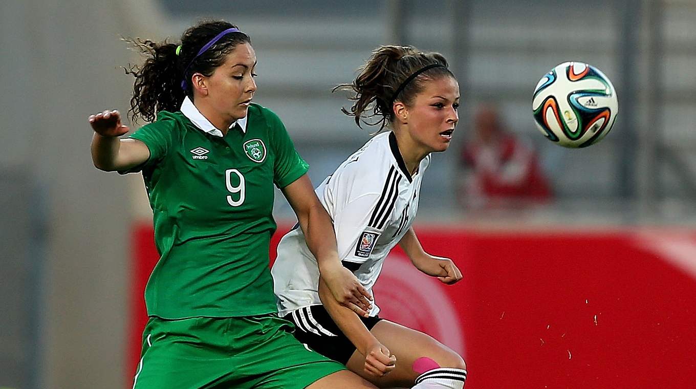 Der Konkurrenz voraus: Melanie Leupolz (r.) im Spiel gegen Irland © Getty Images
