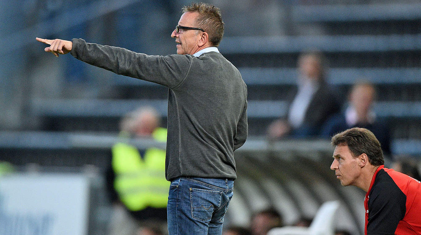 Duell der Ex-Bundesligisten in Rostock: Bielefeld und Trainer Meier © 2014 Getty Images