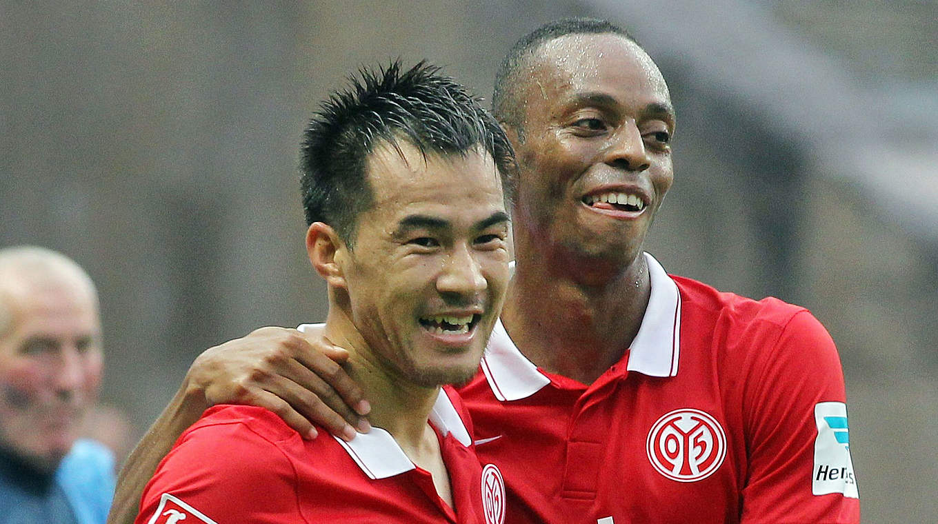 Okazaki fired Mainz in front in Augsburg © 2014 Getty Images