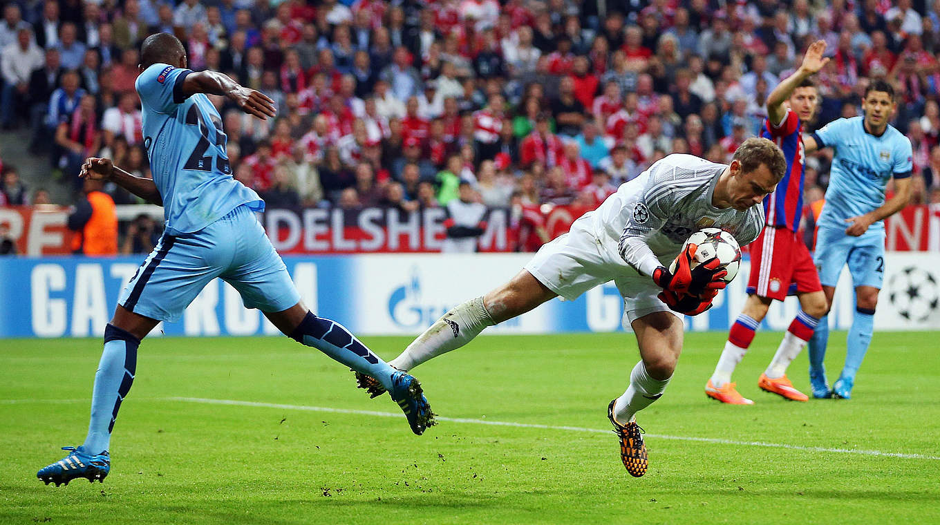 Herausragend im Eins-gegen-Eins: Neuer (2.v.l.) und ManCitys Fernandinho © 2014 Getty Images