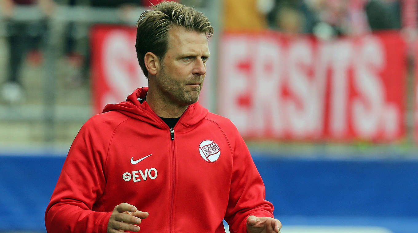 Vier Punkte Vorsprung mit Offenbach: Trainer Rico Schmitt © 2013 Getty Images