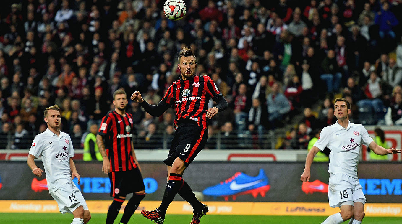 Eingeköpft: Haris Seferovic rettet Frankfurt einen Zähler © 2014 Getty Images