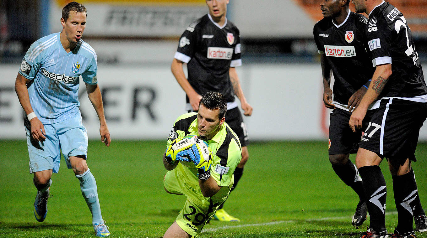 Die Null steht: Cottbus-Keeper Kevin Müller (v.) in Chemnitz © imago/Johannes Koziol