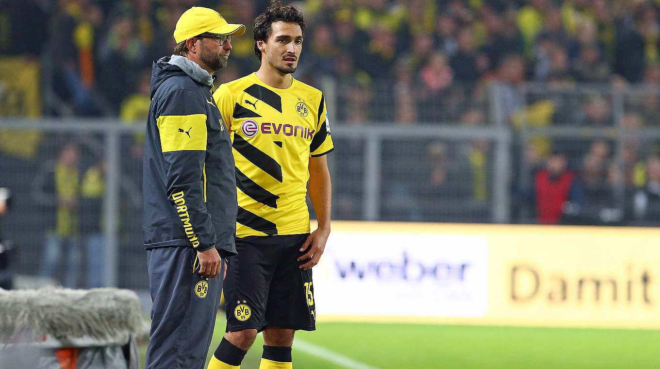 Letzte Anweisungen von BVB-Coach Jürgen Klopp (l.): Mats Hummels © imago/Thomas Bielefeld