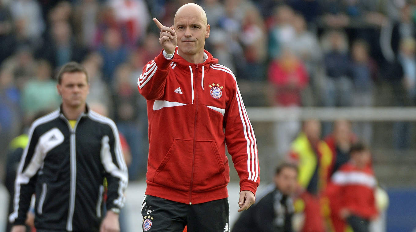 Siebter Sieg in Serie: Bayerns Reserve und Coach ten Hag © 2014 Getty Images