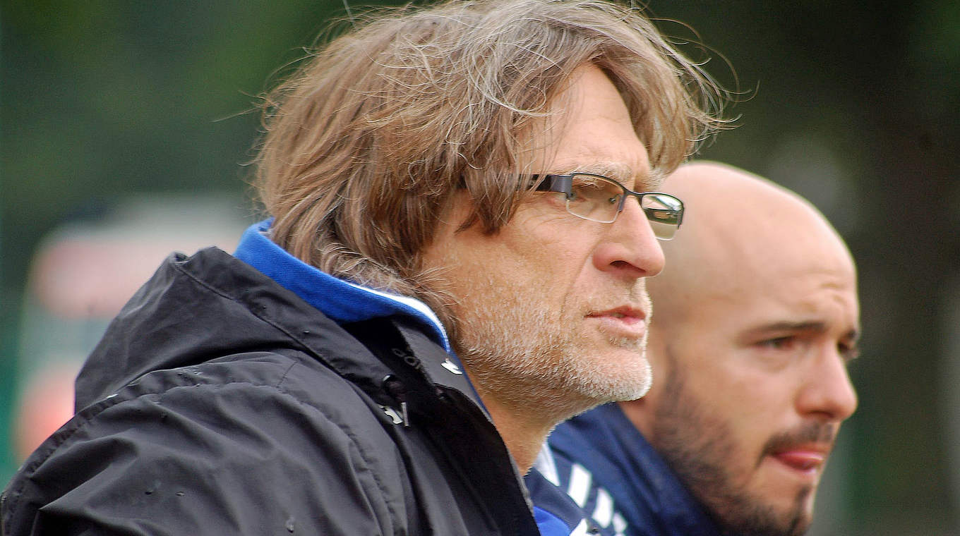 Trainer des Bundesliga-Tabellenführers Schalke 04: Norbert Elgert © mspw
