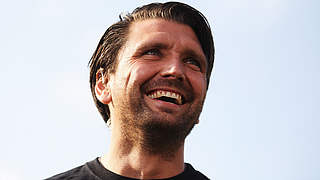 Freut sich über deutlichen Sieg: Bayer-Coach Peter Hyballa © 2011 Getty Images