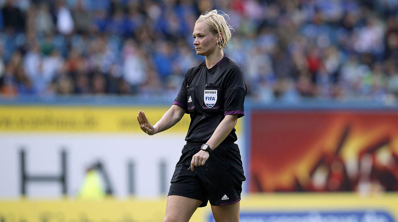 Pfeift in der Women's Champions League: Bibiana Steinhaus © 2014 Getty Images
