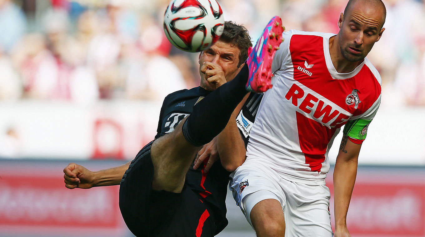 Müller im Zweikampf: Bayern dominiert beim 2:0 Erfolg und ist Tabellenführer © 