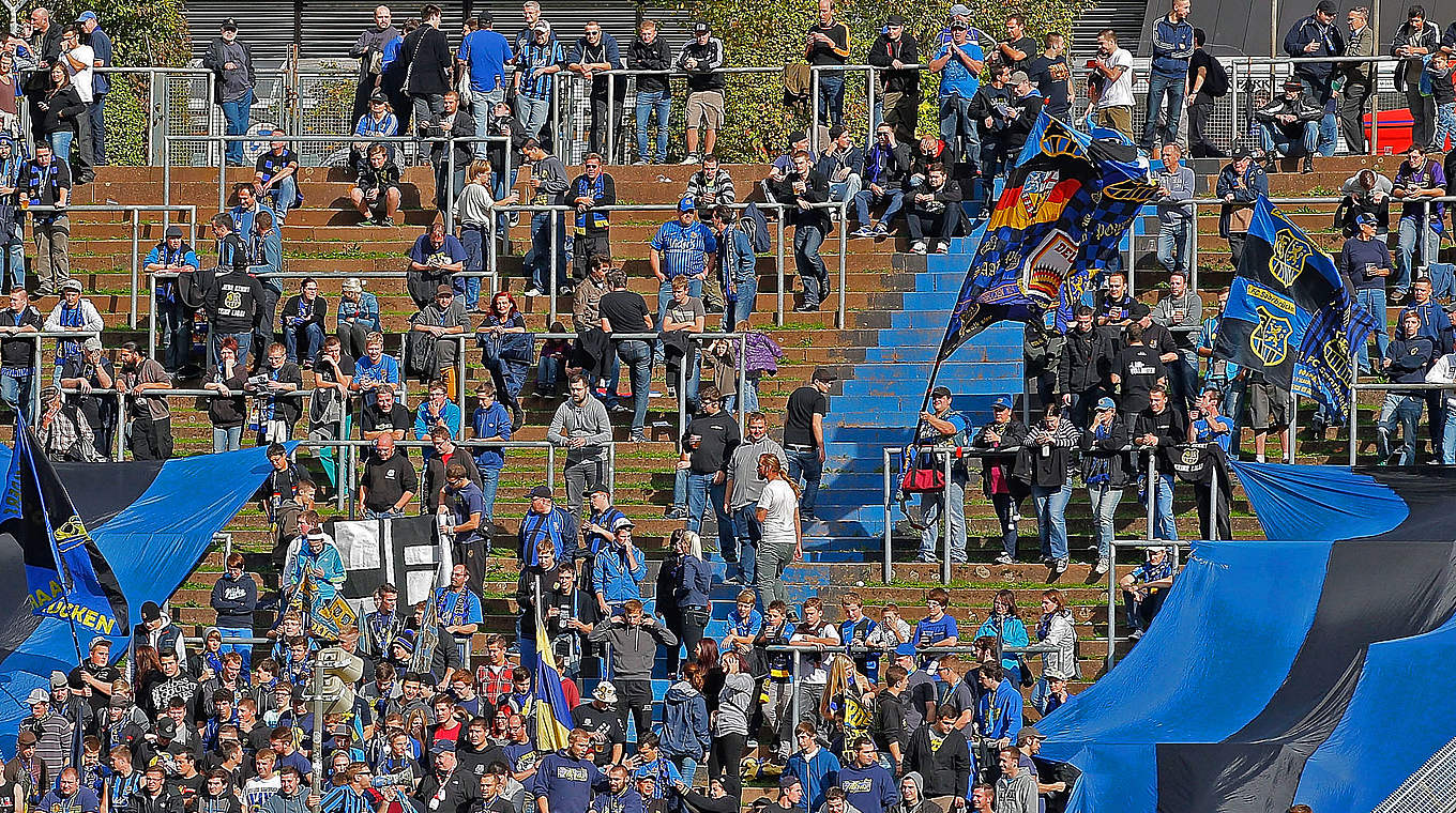 Sehen ein 0:0 ihrer Mannschaft: Fans des 1. FC Saarbrücken © Getty Images