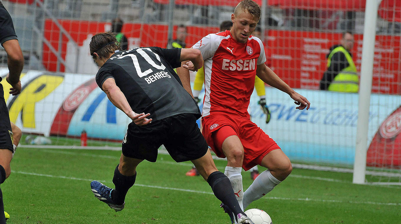 Keine Gesichtsbrüche: RWE-Defensivspieler Kai Nakowitsch (r.) © mspw