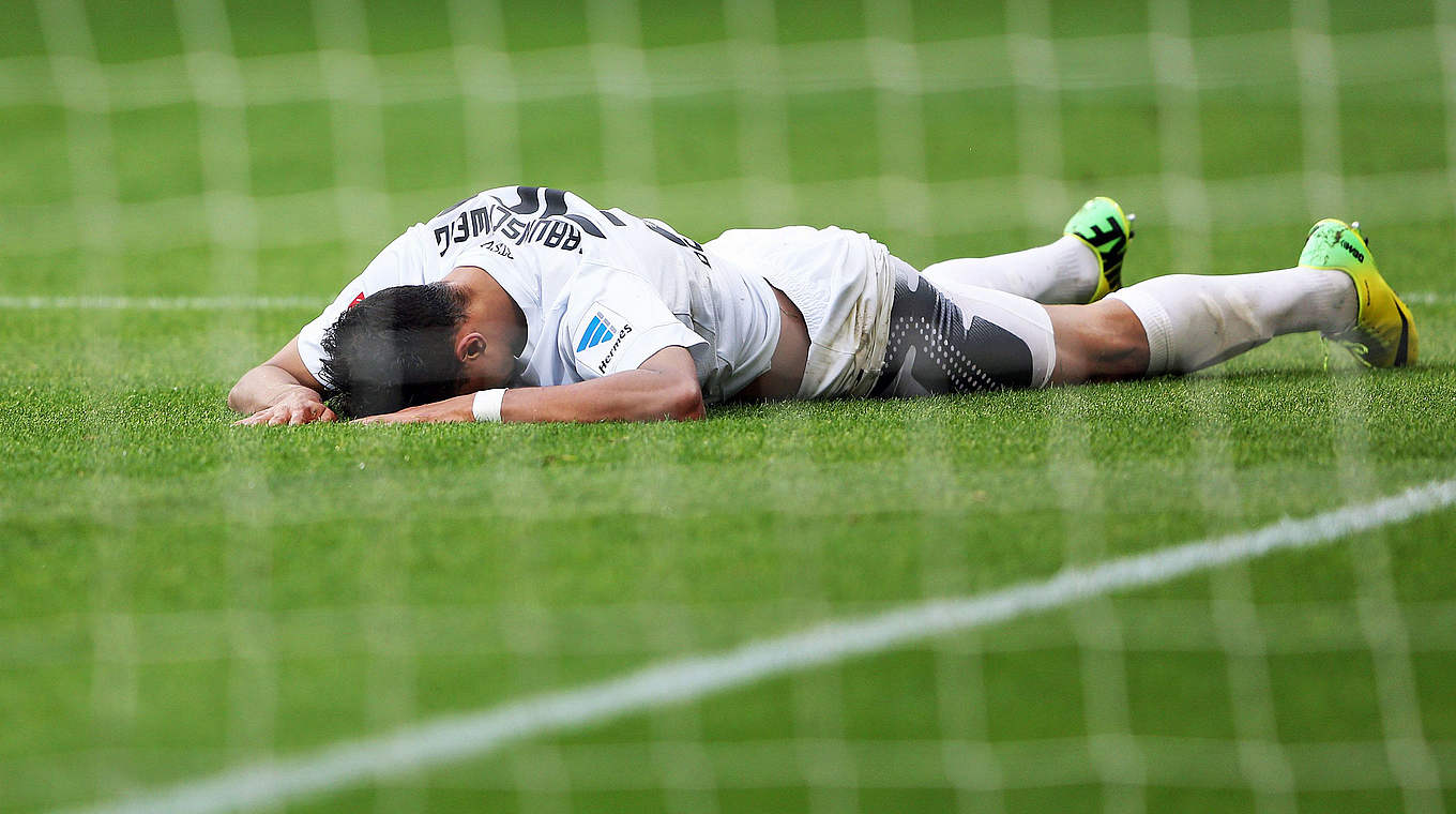Am Boden: mit nur 25 Punkten reicht es am Ende nicht mehr für die Bundesliga © 2014 Getty Images