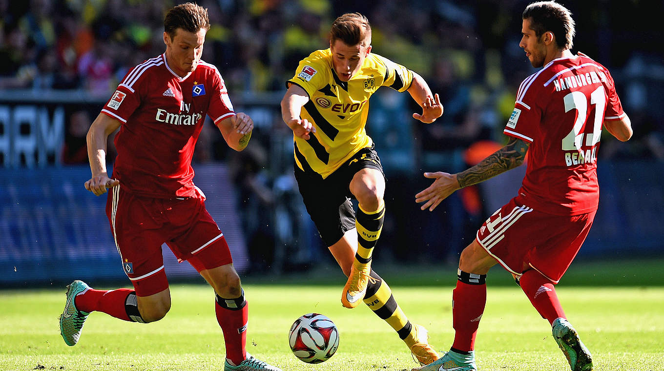 Schwerer Stand gegen den HSV: Dortmunds Nationalspieler Erik Durm (M.) © 2014 Getty Images