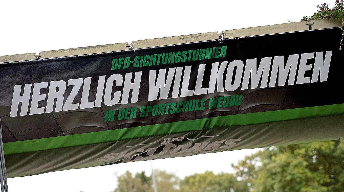 Herzlich Willkommen: In der Sportschule Duisburg-Wedau © 2014 Getty Images