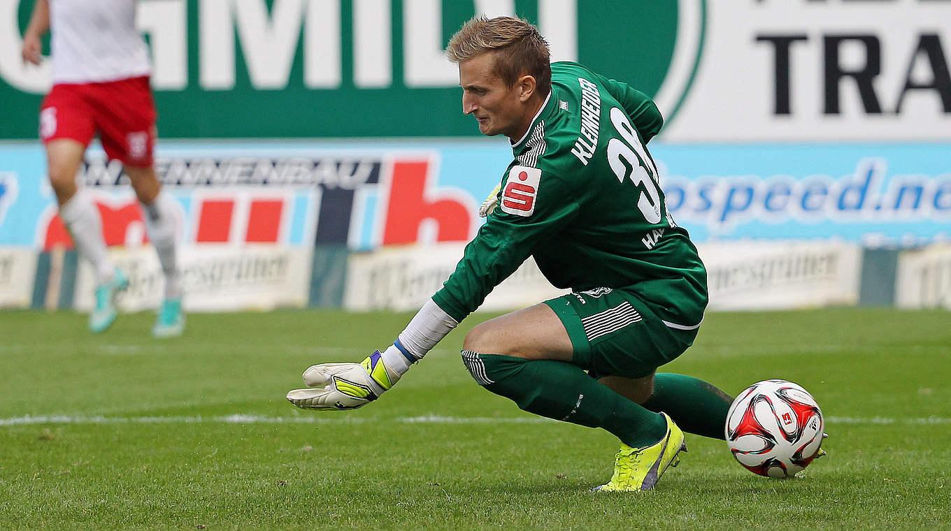 Muss hinter sich greifen: HFC-Keeper Kleinheider © 2014 Getty Images