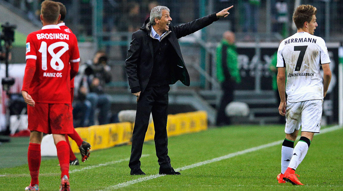 Gives his team instructions: Gladbach Head Coach Lucien Favre © 2014 Getty Images