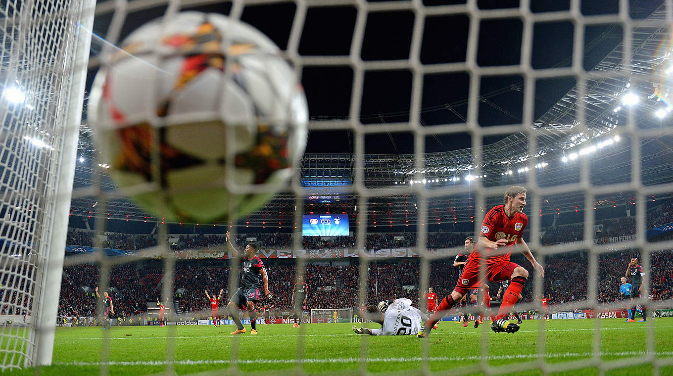 Der Ball zappelt im Netz: Kießling (r.) dreht jubelnd ab © 2014 Getty Images