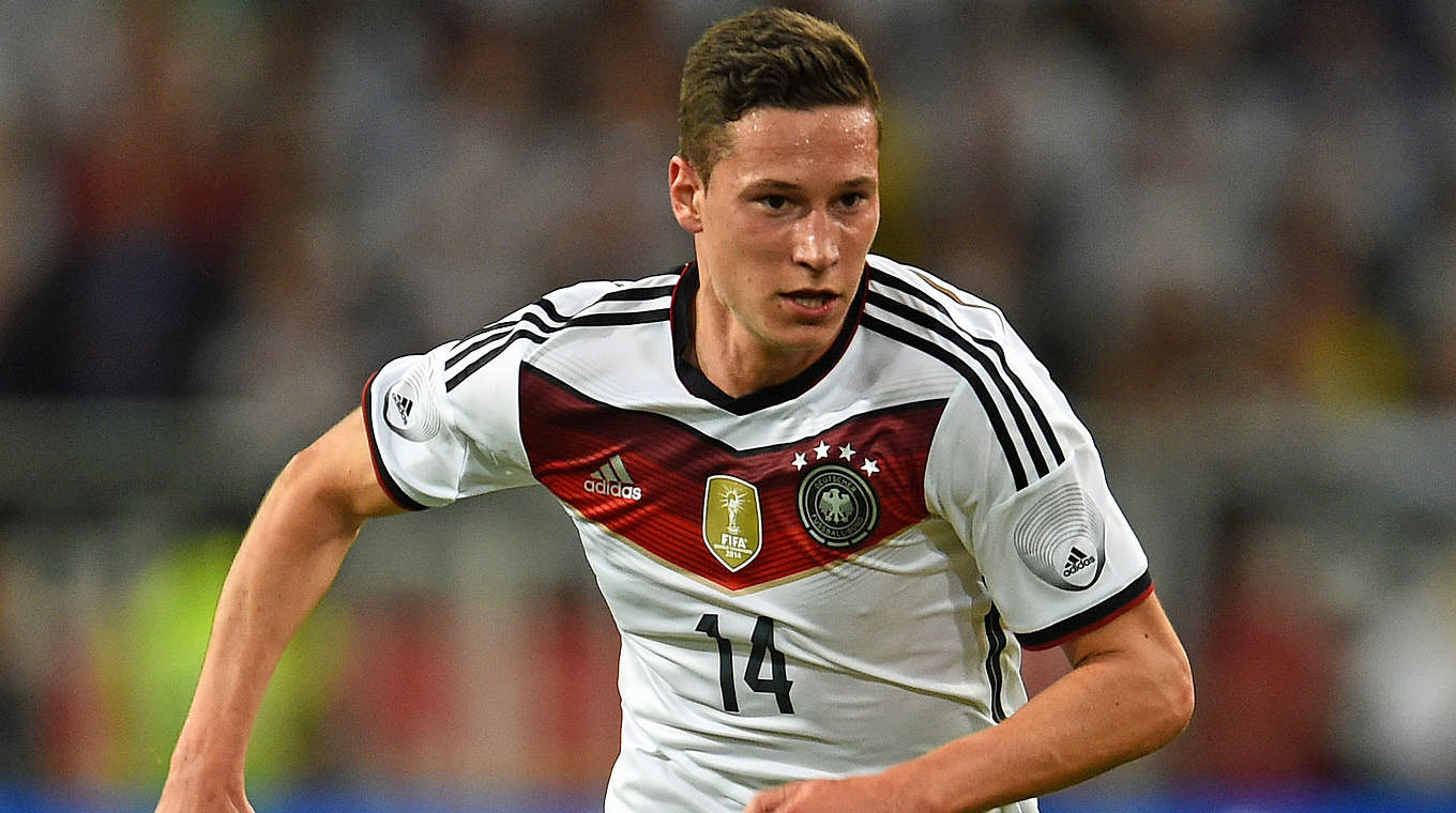 Julian Draxler has been forced to stay at home with a cold © 2014 Getty Images