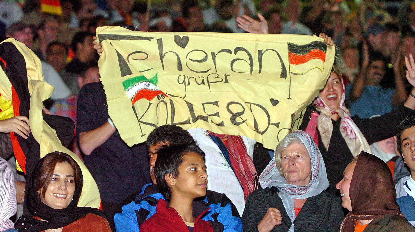 Fanfreundschaft in Teheran: Iran gegen Deutschland am 9. Oktober 2004 © imago