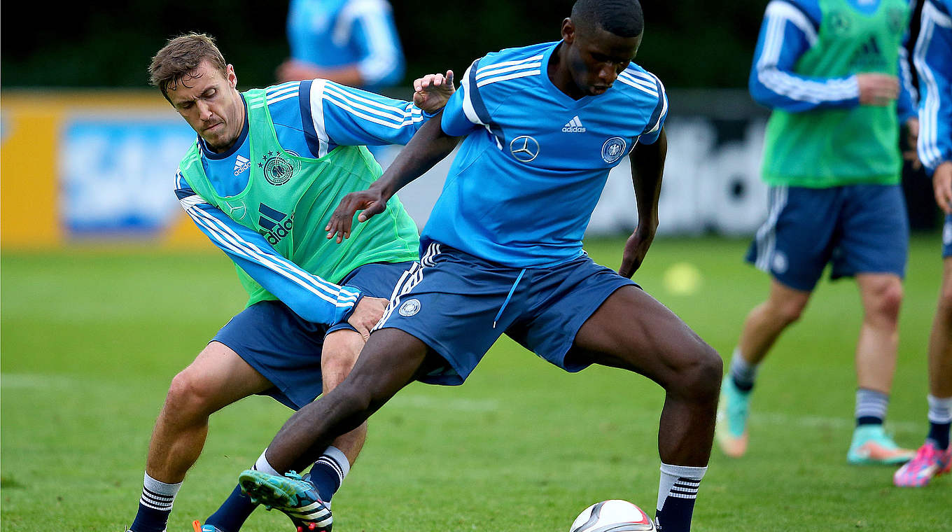 Kruse (l.) im Duell mit Rüdiger: "Ich habe immer versucht, meine Leistung zu bringen" © 2014 Getty Images