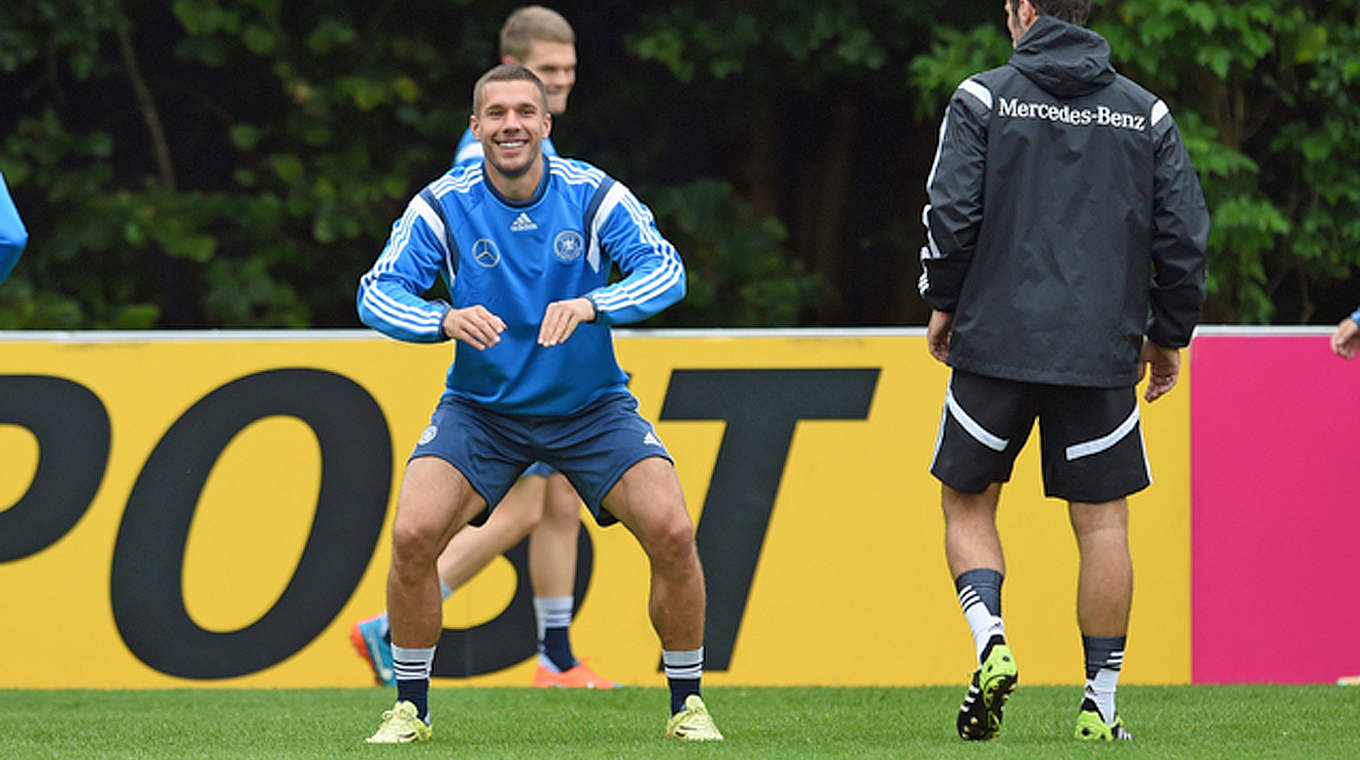 Ist auch bei Übungen ohne Ball voll konzentriert: Lukas Podolski © GES/Markus Gilliar