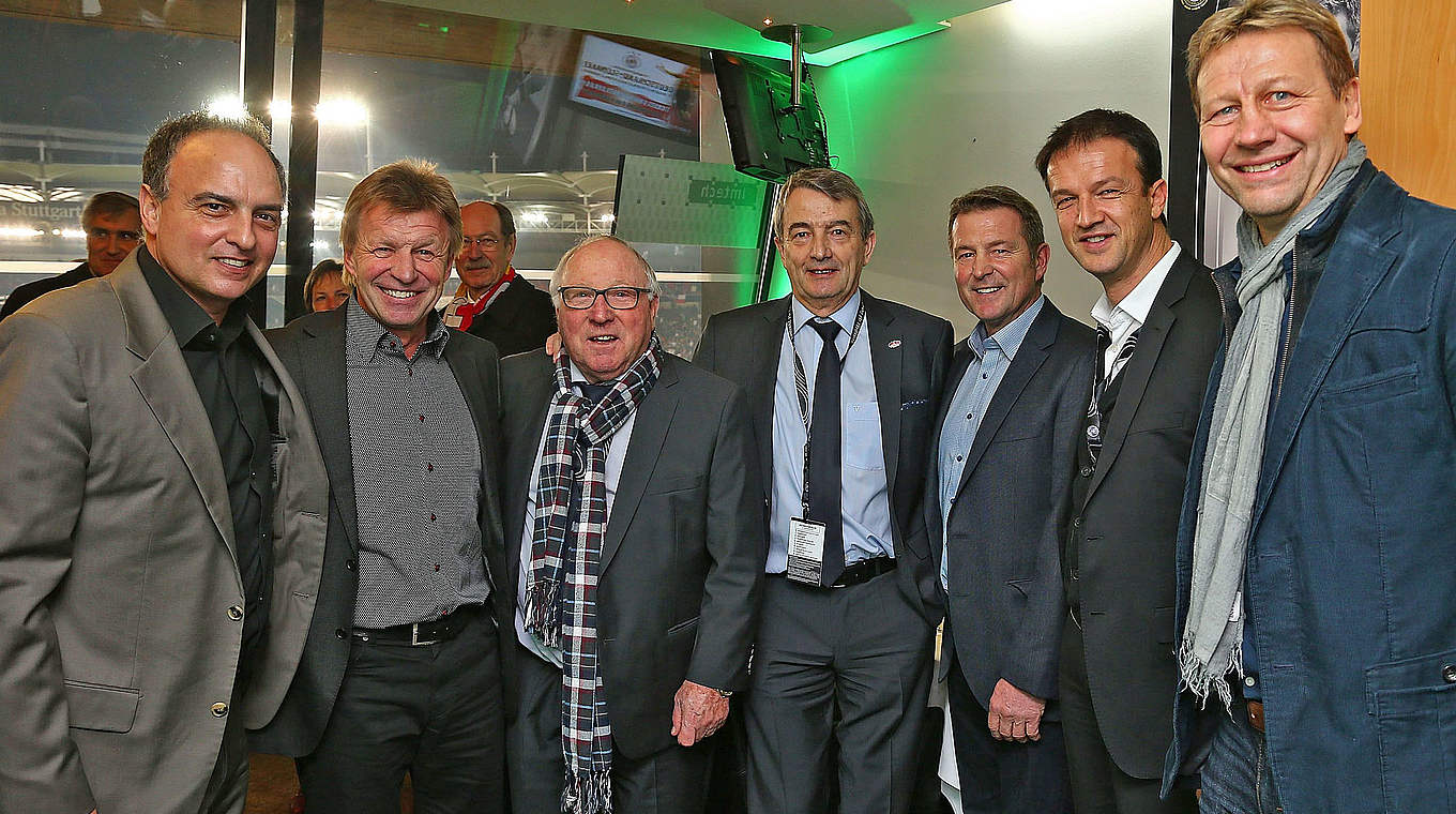 Freuen sich auf das Club-Treffen: Seeler (3.v.l.) und Niersbach (4.v.r.) © 2014 Getty Images