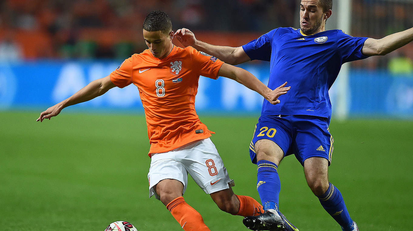 Später Treffer: Ibrahim Afellay (l.) bringt Oranje auf die Siegerstraße © AFP