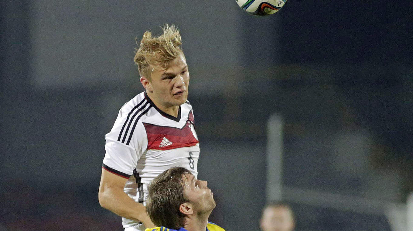 Immer einen Schritt voraus: Johannes Geis (o.) mit dem DFB-Team gegen die Ukraine © 2014 AFP