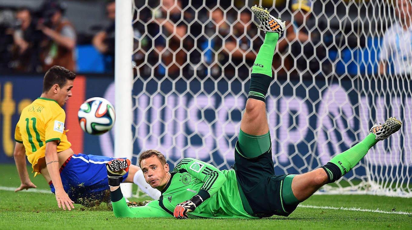 Glanzparaden in Serie gegen Brasilien: Neuer stoppt Oscar im WM-Halbfinale © 2014 Getty Images
