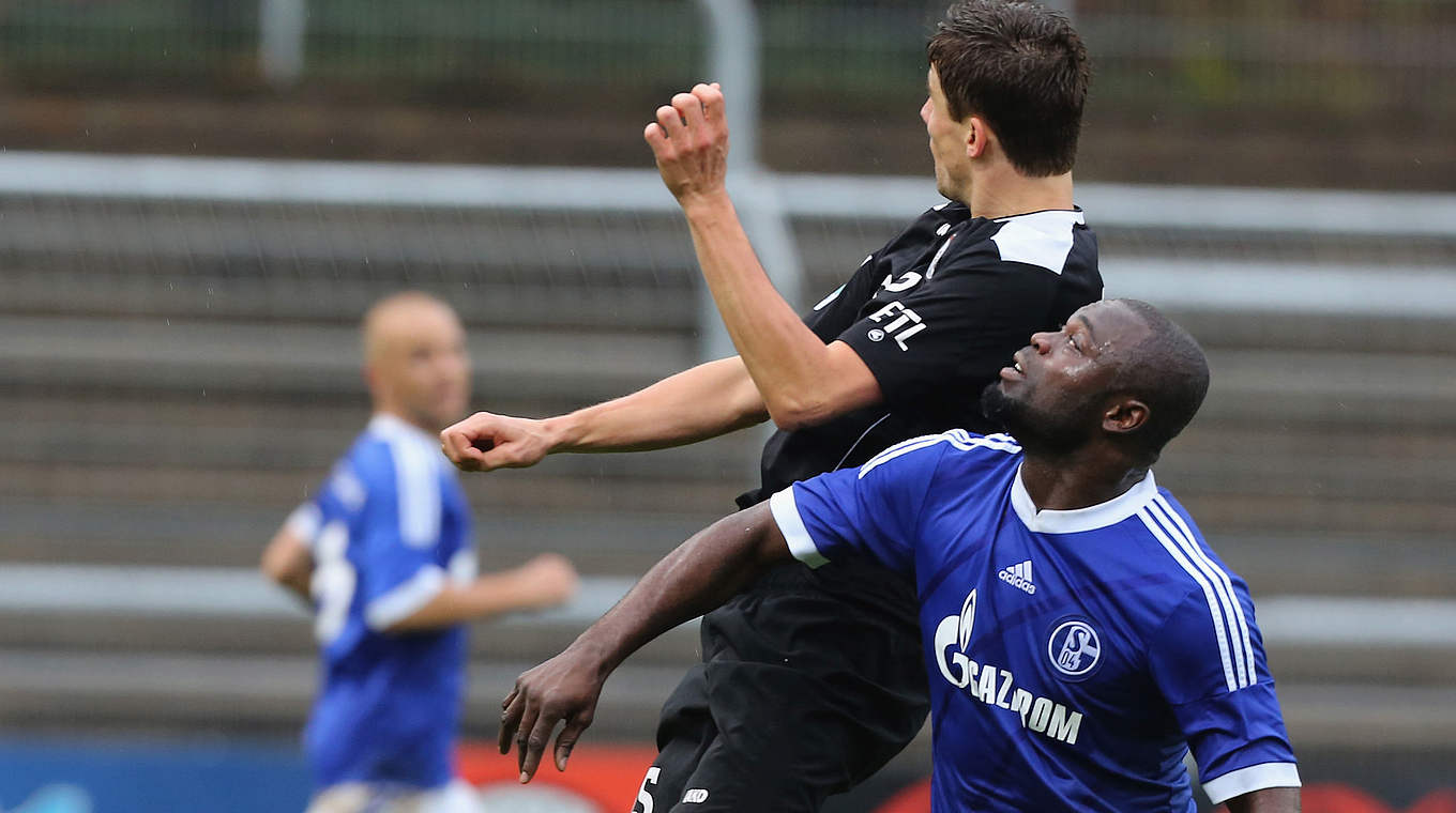 Seit Sommer 2013 bei der Schalker U 23: Gerald Asamoah (r.) © 2013 Getty Images