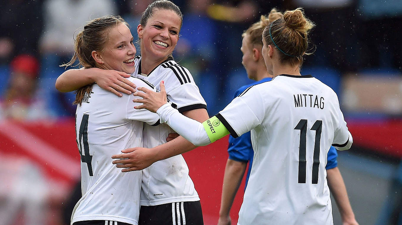 Germany's Women's team will play against Brazil in a friendly © 2014 Getty Images