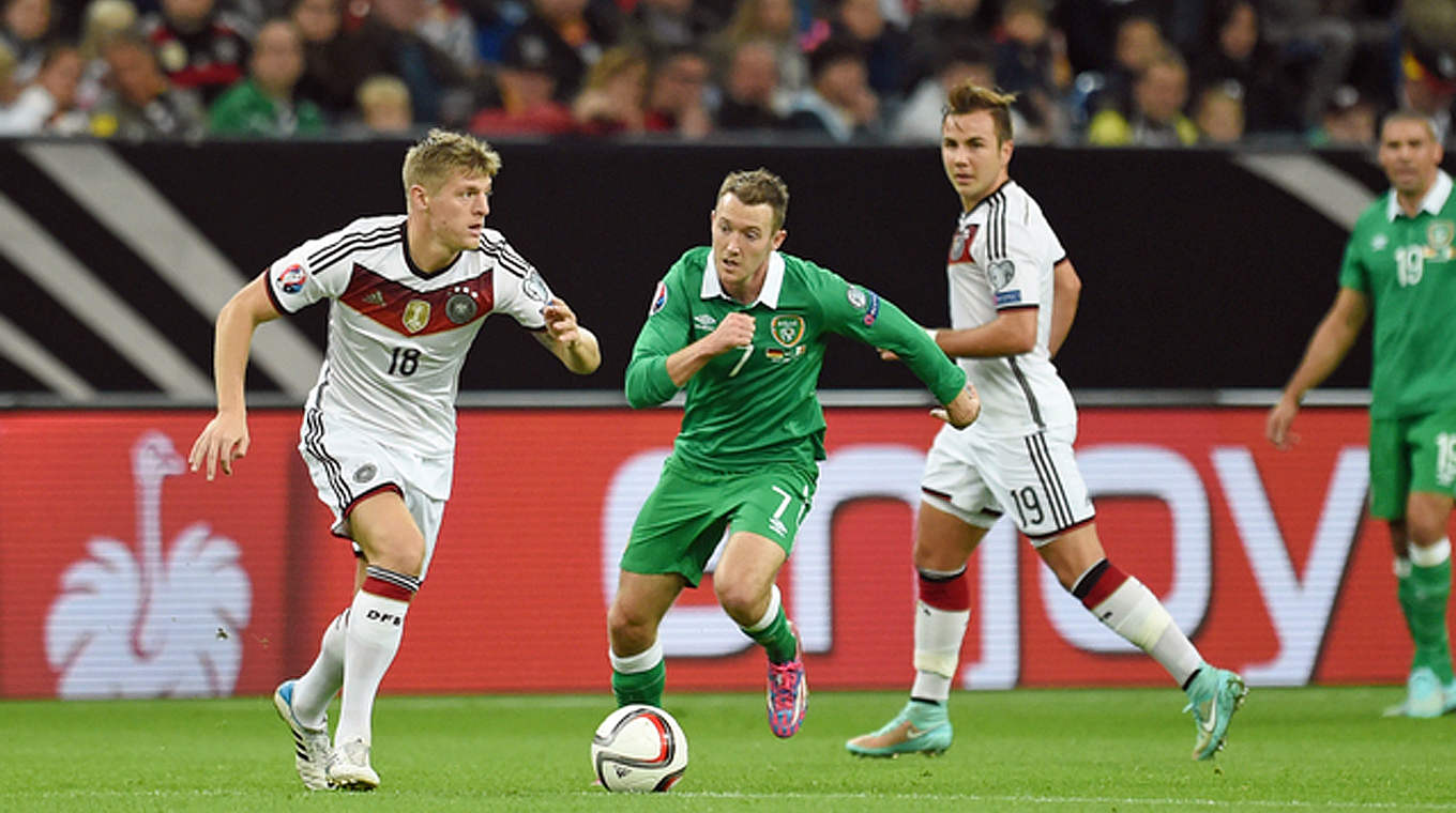 Kaum ein Durchkommen in Hälfte eins: Toni Kroos (l.) mit dem DFB-Team © GES/Markus Gilliar