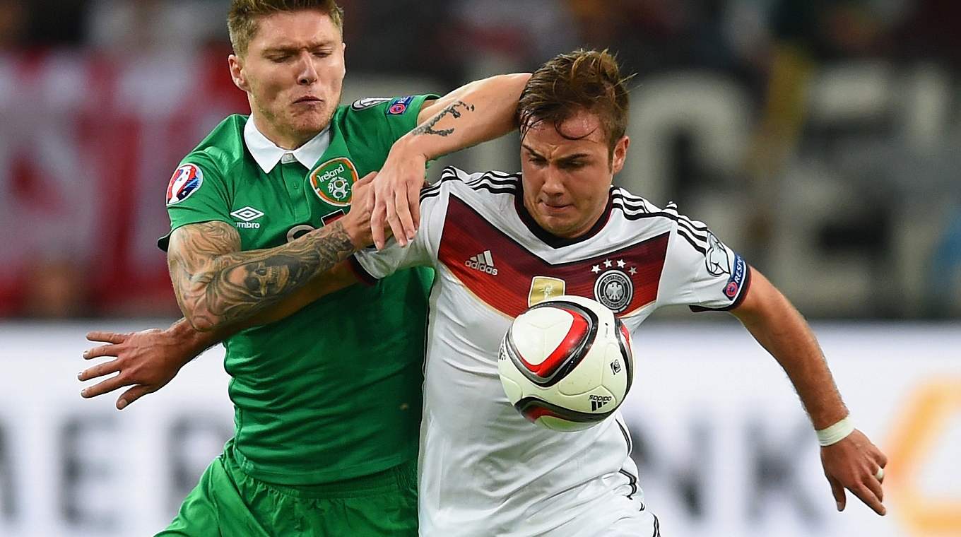 Kraftakt: Mario Götze (r.) setzt sich durch © 2014 Getty Images