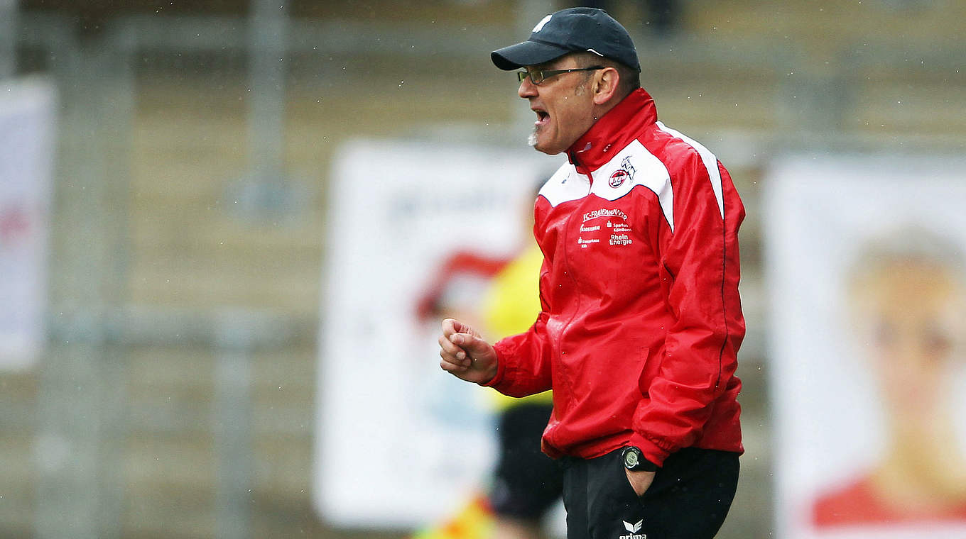 Sieg beim Schlusslicht: Spitzenreiter Köln mit Trainer Willi Breuer © 2013 Getty Images