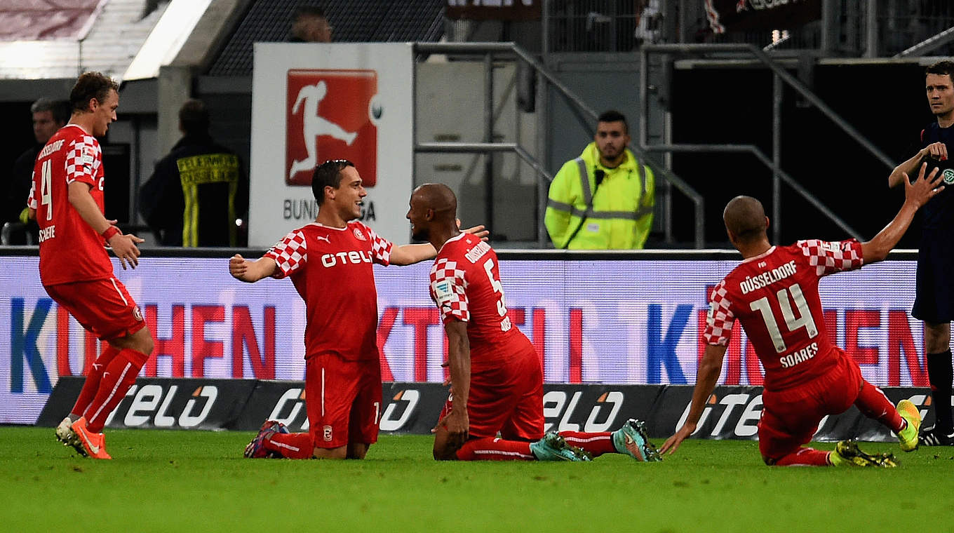 Goalscorer Liendl and Fortuna Düsseldorf celebrate moving up to second © 2014 Getty Images