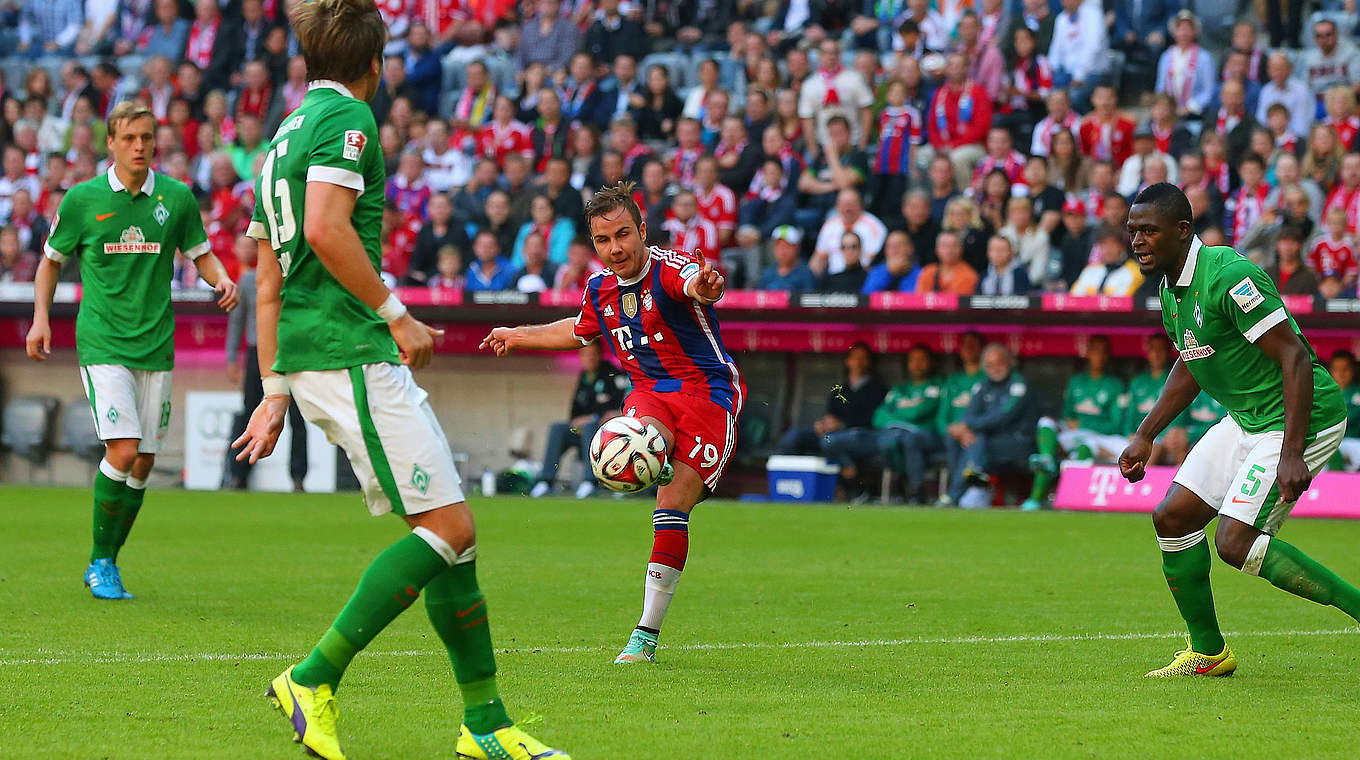 Auch Mario Götze (2.v.r.) trifft gegen Bremen doppelt und setzt sich an die Spitze der Torjägerliste © 2014 Getty Images