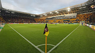 Glücksgas-Stadion: Ostduell zwischen Dynamo Dresden und Rot-Weiß Erfurt am 7. Februar © 2014 Getty Images