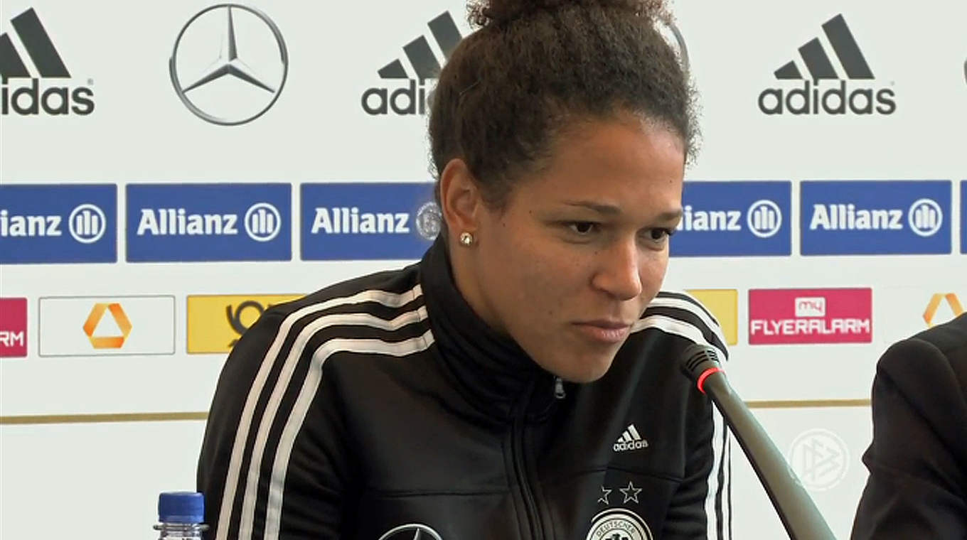 Celia Sasic: Freut sich auf das Duell gegen Frankreich © DFB