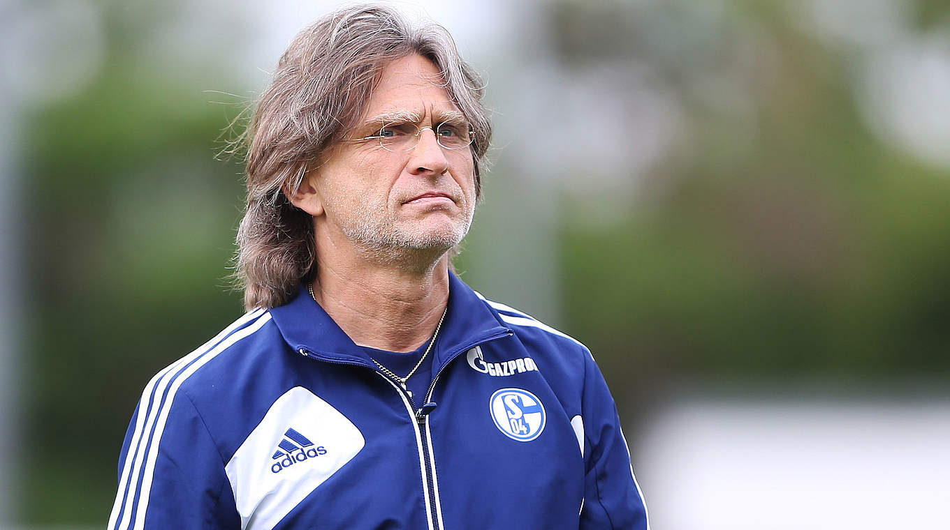 Ruhnert über Schalkes A-Junioren-Trainer Elgert: Er ist "sehr ehrgeizig" © 2014 Getty Images